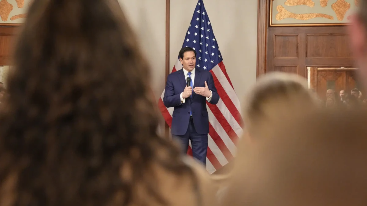 EUA avaliam classificar PCC e Comando Vermelho como terroristas; Brasil reage com cautela