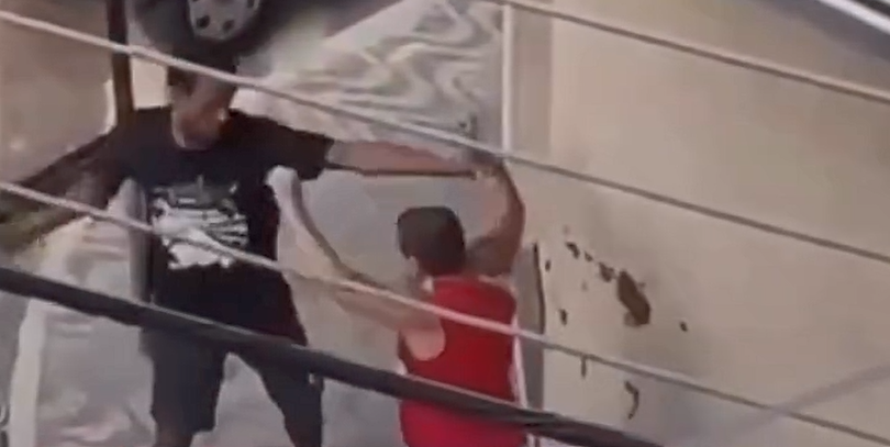 Confusão no ES: Homem em situação de rua joga sacola com fezes no rosto de comerciante