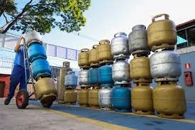 Gás de cozinha fica até R$ 8 mais caro a partir desta terça-feira (31)