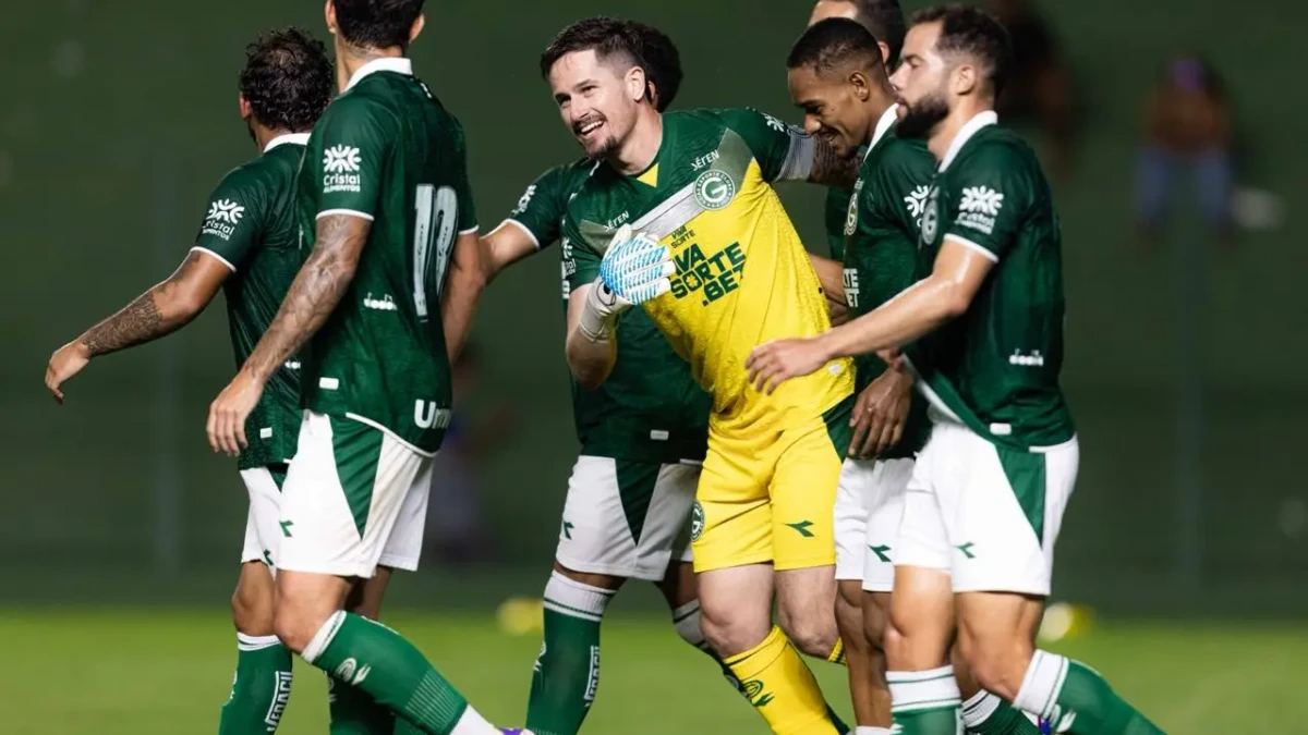 Goleiro Tadeu marca, Goiás vence o Fluminense-PI por 3 a 0 e avança na Copa do Brasil