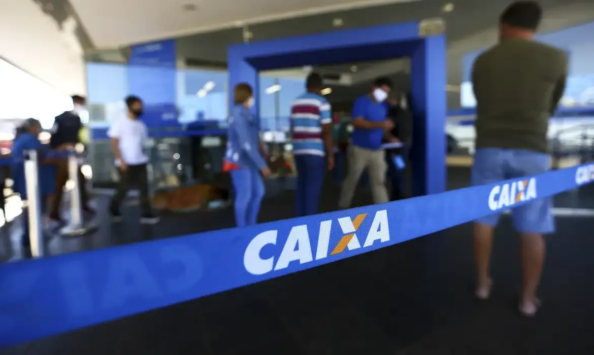 Greve dos bancários da Caixa termina e agências reabrem nesta quarta