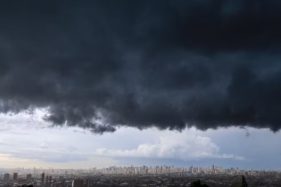 Inmet emite alerta amarelo de chuvas intensas e ventos de até 60 km/h em Goiás