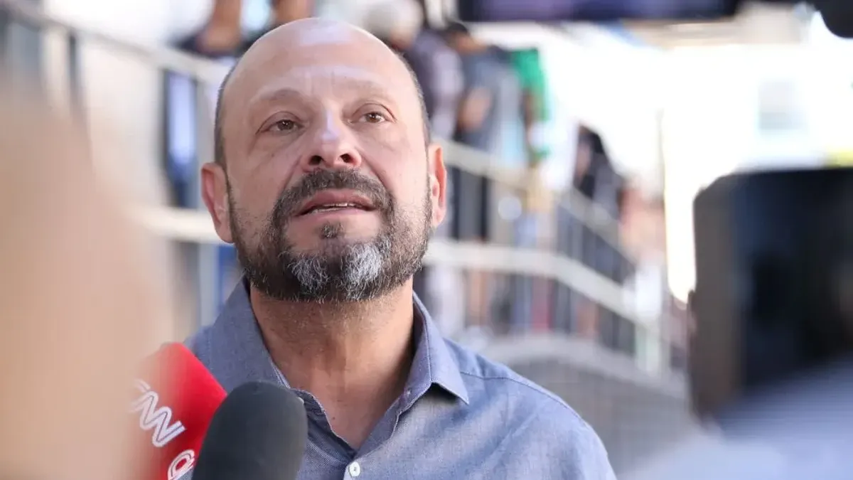 Mudança no INSS: Governo Lula demite presidente do órgão e nomeia servidora de carreira para zerar filas