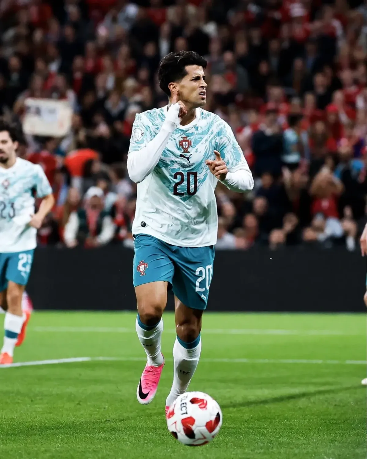 Portugal vence Dinamarca por 2 a 0 e mantém 100% na Liga das Nações