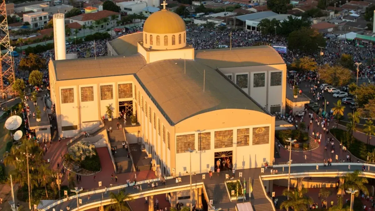 Romaria do Divino Pai Eterno 2026 divulga programação oficial; festa espera receber 4 milhões de fiéis