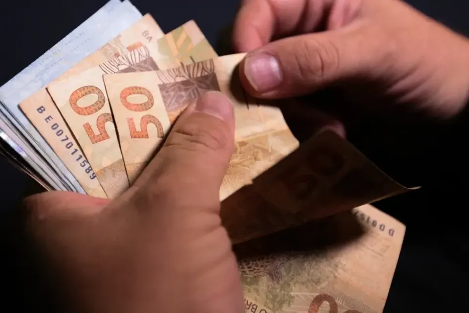 STJ permite penhora de salário abaixo de 50 mínimos para dívidas não alimentares