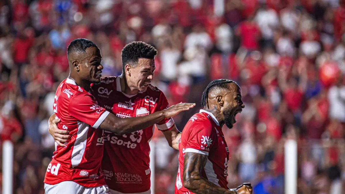 Vila Nova bate o Operário-PR e assume a liderança isolada da Série B