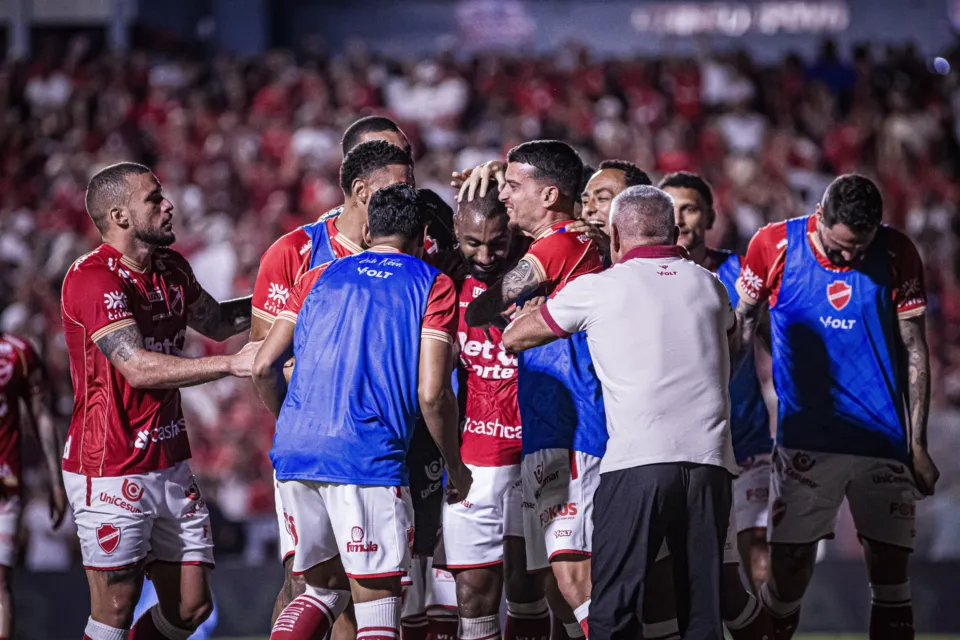 Vila Nova é o time que mais liderou a Série B e tem o melhor aproveitamento como mandante